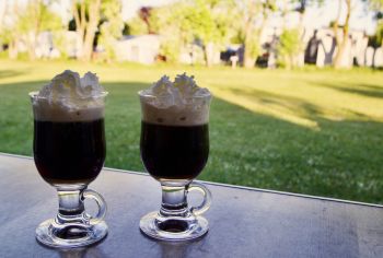 02-11-else-wøjcik-irsk-kaffe